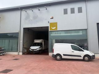 Miete Fabrikhalle in La Portalada - Varea. Fantástica nave en alquiler, con traspaso de negocio de mayorist