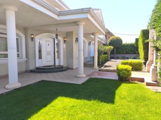 House in Lardero. Villa en avenida de madrid