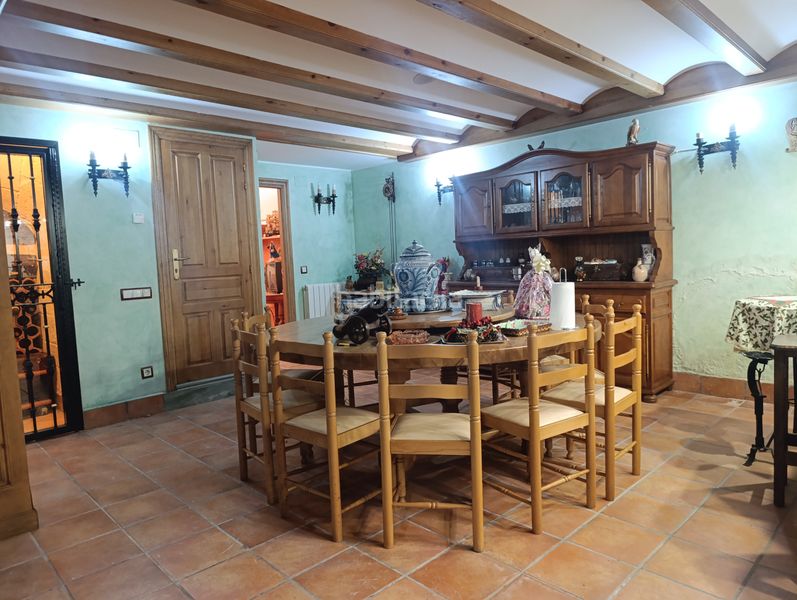 Foto a0d94d2e-4256-4650-80ef-13817cd7ff8e. Casa amb calefacció aparcament a Lardero