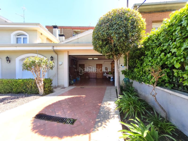 Foto b88464ea-2731-4e5e-b0c8-ce4bb258d92c. Casa amb calefacció aparcament a Lardero