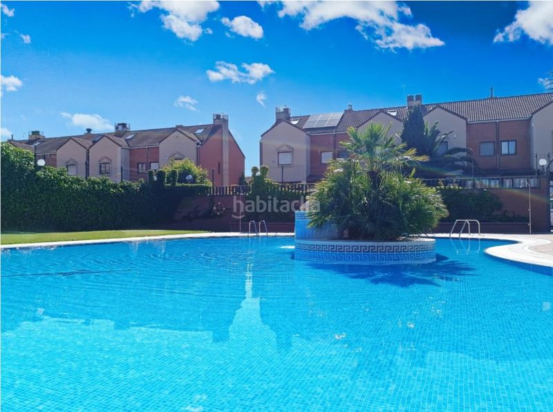 Foto ca09848c-817a-4807-8e10-e4f2358ed4ea. Casa amb calefacció aparcament piscina a Avenida Madrid Logroño