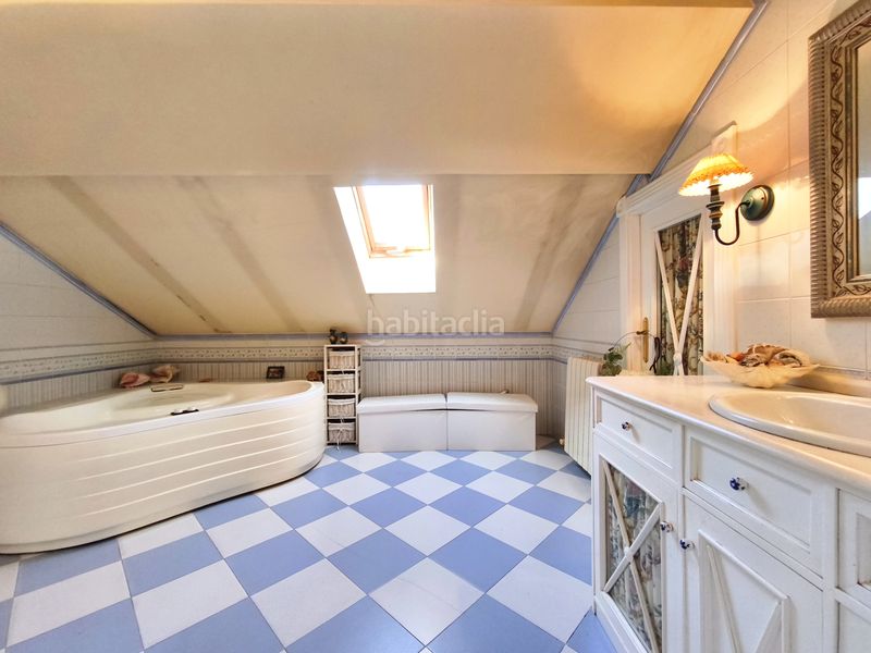 Foto d6b5c78b-c1e5-44f6-8c7c-0e01dabfb174. Casa amb calefacció aparcament piscina a Avenida Madrid Logroño