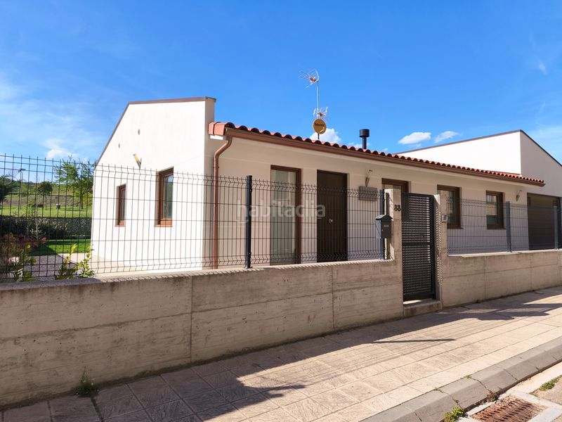 Foto 3fa113e4-bd0a-4693-b8ec-e87b264f56cd. Casa amb calefacció aparcament piscina a Viana