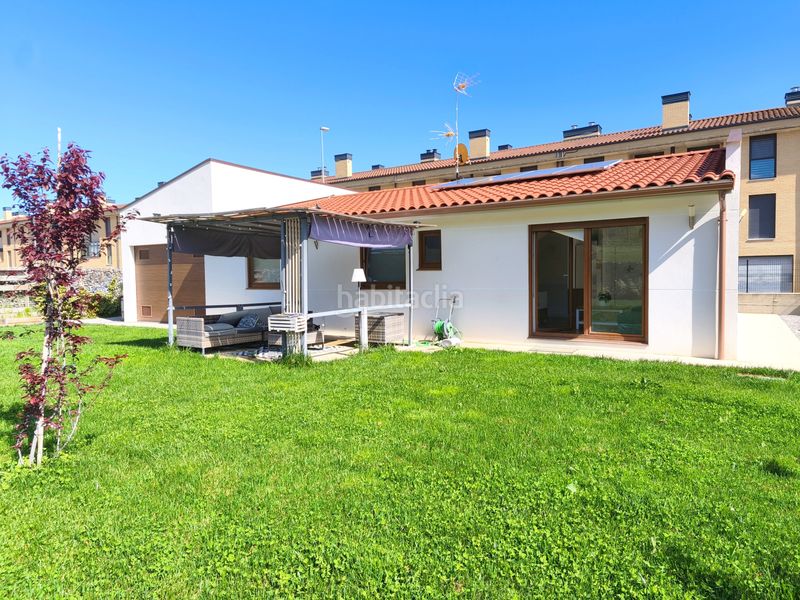 Foto b733dec0-d169-44cf-86ca-1acbf70799b9. Casa amb calefacció aparcament piscina a Viana