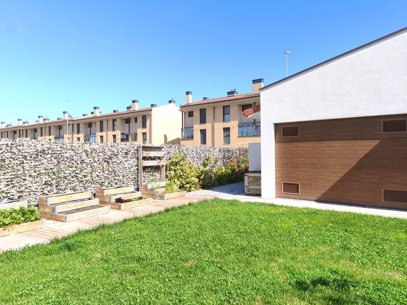 Foto d99c6c5d-4f63-46f6-b4c0-06b73ebb2585. Casa amb calefacció aparcament piscina a Viana