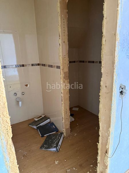 Foto 42e7ca75-7a7b-4ed3-a471-8d68ad059609. Fabrikhalle in Albelda de Iregua