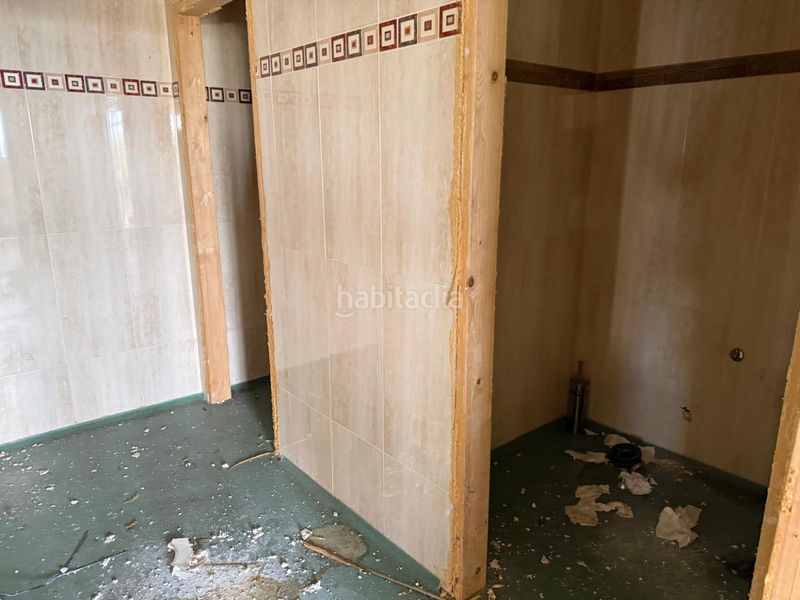 Foto cfb0aee5-7bdc-41b7-b49d-5123798de275. Fabrikhalle in Albelda de Iregua