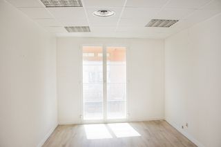 Rent Office space  Logroño - portales. C portales., oficina exterior de 46,23m2. con dos estancias y as