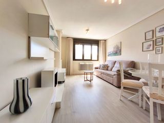 Piso en Villamediana de Iregua. Se pone a la venta un magnífico piso ubicado en el encantador mu
