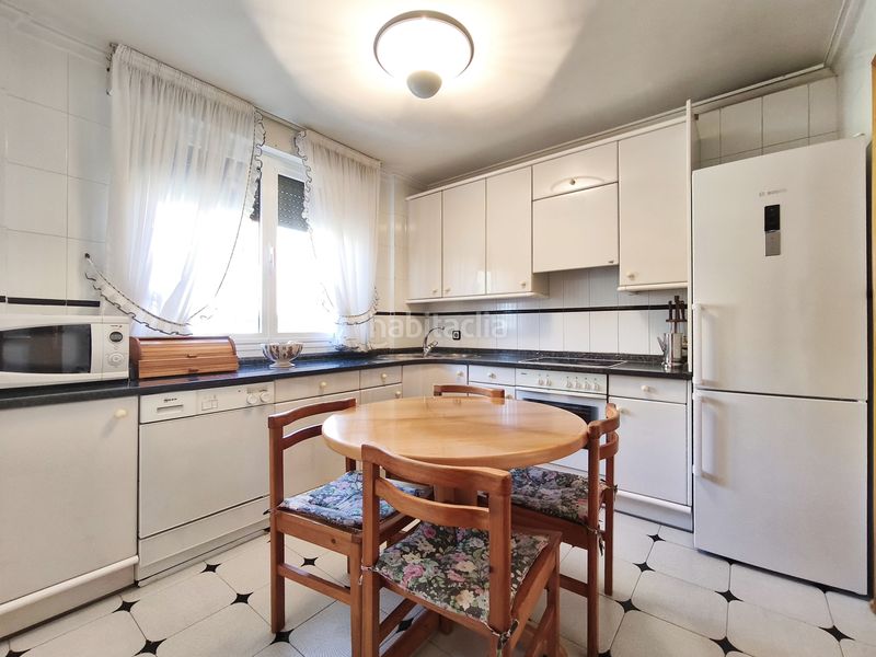 Foto 03455635-ba8e-4da0-8e4d-7987ba9abbe9. Casa adossada amb calefacció aparcament a Avenida Madrid Logroño