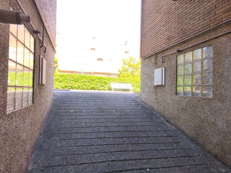 Foto 21e14d8f-0f3e-4603-8cfc-441a2b8d3d2d. Casa adossada amb calefacció aparcament a Avenida Madrid Logroño