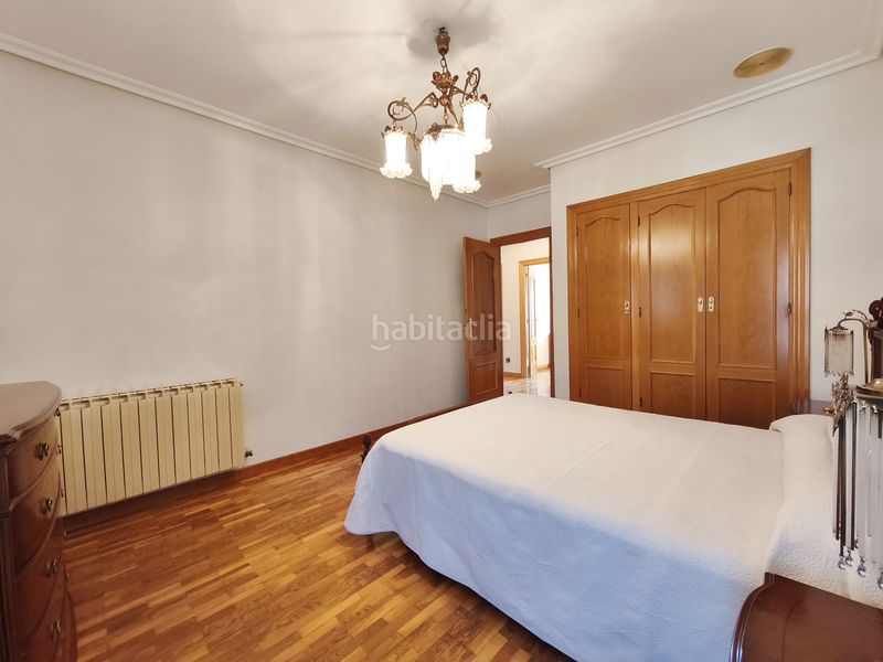 Foto 2a1487ca-5f78-4a2d-a01d-0c53037c1c5f. Casa adossada amb calefacció aparcament a Avenida Madrid Logroño