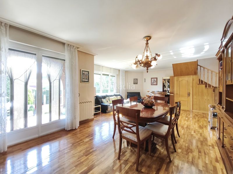 Foto 91f9364f-5904-4c27-89fb-86830bc88595. Casa adossada amb calefacció aparcament a Avenida Madrid Logroño