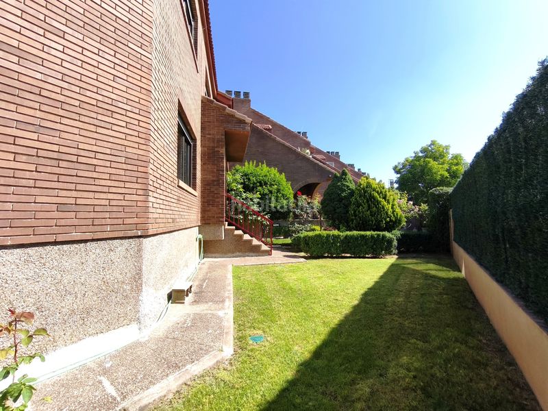 Foto b91e8f41-38dd-4b6e-9c32-e06c8e9bca10. Casa adossada amb calefacció aparcament a Avenida Madrid Logroño