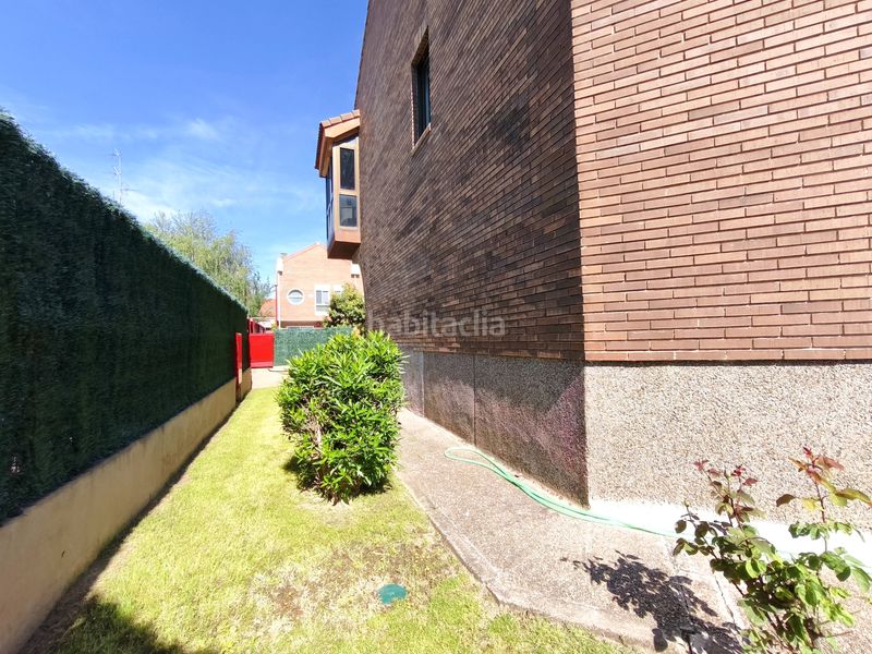 Foto c9b5a2bc-36ec-413c-ad27-f8e1cbab5218. Casa adossada amb calefacció aparcament a Avenida Madrid Logroño