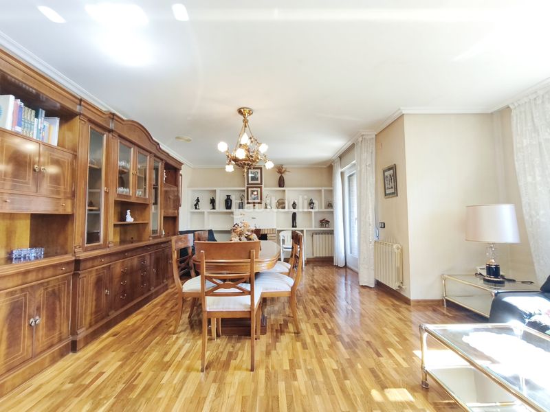 Foto f6be12da-3a55-47bb-88fa-ead8a8277917. Casa adossada amb calefacció aparcament a Avenida Madrid Logroño