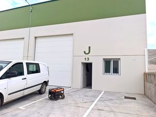 Fabrikhalle in Polígono Cantabria. Las cañas