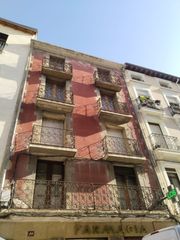 Penthouse in Casco Antiguo. Edificio en hermanos moroy 28