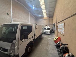 Fabrikhalle  Lardero - avenida camino de villamediana. Nave en lardero, almacén con una superficie útil de 406m2. en do