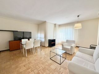 Miete Etagenwohnung  Logroño - cl duques de najera. Amplia y luminosa vivienda en alquiler con piscina y garaje