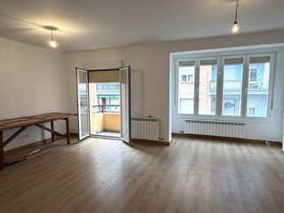 Etagenwohnung in Gran Via. Piso reformado de 2 habitaciones en logroño centro