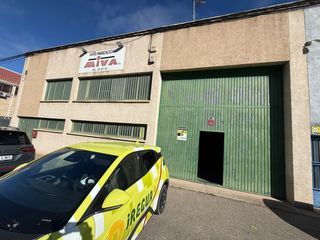 Affitto Capannone industriale in Polígono Cantabria. Nave en alquiler en primera línea, 490m2 planta, 150m2 patio lat