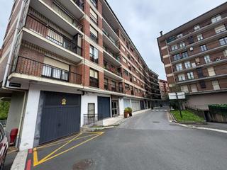 Aparcament cotxe a Urretxu