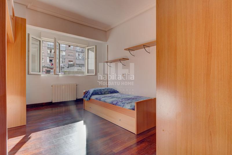 Foto bd7f9466-c8ed-4b15-965b-09bc7949a4d6. Piso calle aduana con gran terraza en Centro - Mendibil - Santiago Irun