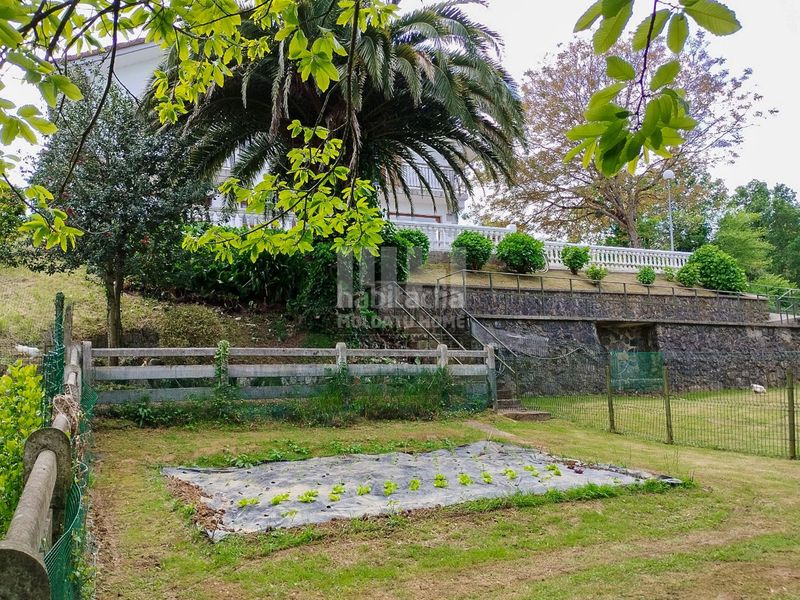 Foto a289ddaf-a823-462c-b375-68222d9b5ce8. Casa amb calefacció aparcament a Hernialde