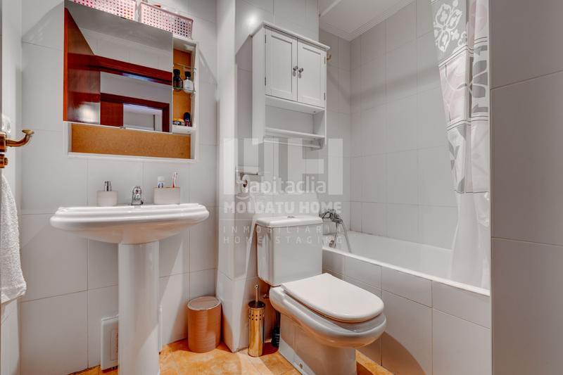 Foto 51494fad-4aab-488a-b720-34bad3a4a635. Piso exclusivo piso en la plaza iparagirre una joya en el corazón del pueblo! en Urretxu