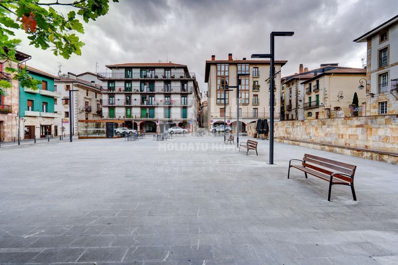 Foto 517ddc04-6621-444f-a6e0-65d1564d76e1. Piso exclusivo piso en la plaza iparagirre una joya en el corazón del pueblo! en Urretxu