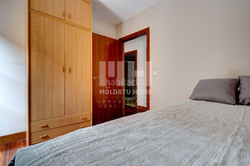 Foto 54fcc86f-1df6-4523-b8ad-7bc673e59b76. Piso exclusivo piso en la plaza iparagirre una joya en el corazón del pueblo! en Urretxu