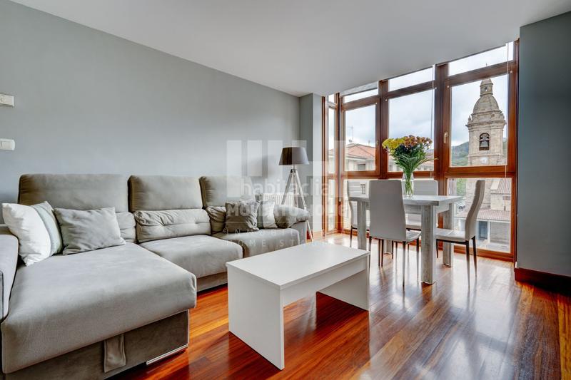 Foto 876c7bbc-a18d-4242-853a-bf463e089f48. Piso exclusivo piso en la plaza iparagirre una joya en el corazón del pueblo! en Urretxu