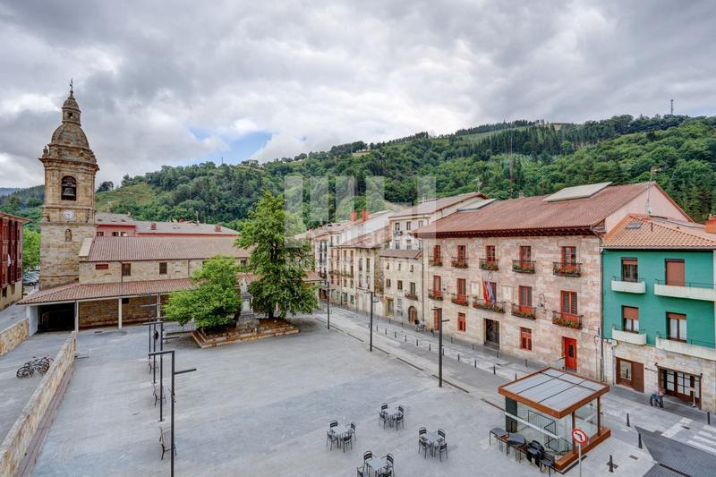 Foto baa388d0-27a7-48b5-960e-15f783099c60. Piso exclusivo piso en la plaza iparagirre una joya en el corazón del pueblo! en Urretxu