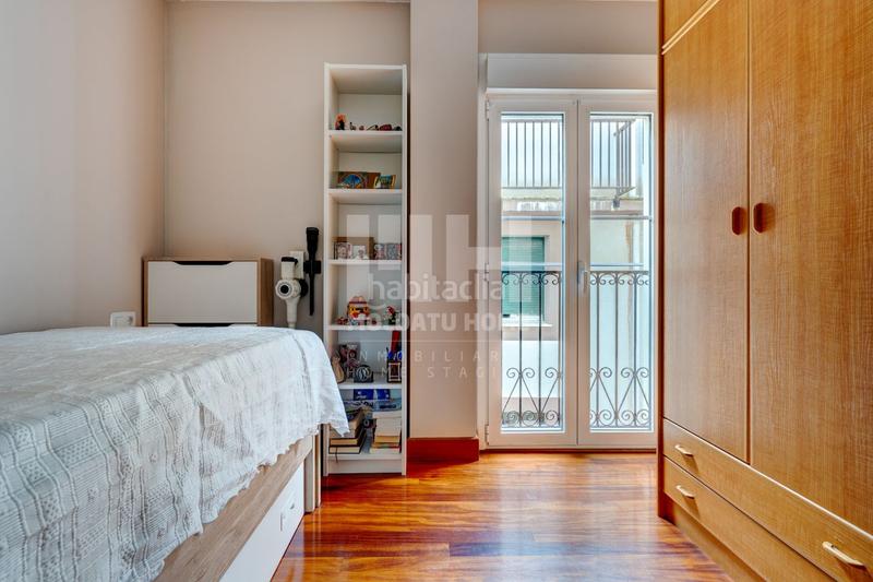Foto cff7151b-bf08-4fd8-a5cd-42d791fda32e. Piso exclusivo piso en la plaza iparagirre una joya en el corazón del pueblo! en Urretxu