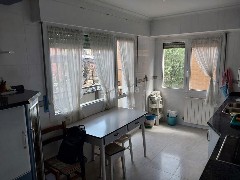 Foto bd2ae01b-4d3d-44cf-8cb8-e7d86d6badd4. Piso  en plaza san jose en Centro - Albiz - Markonzaga Sestao