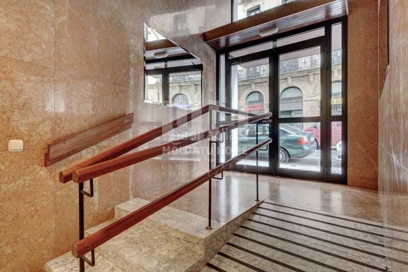 Foto ab173f2b-13c5-46cc-a6b0-3da72709bbe0. Local comercial en Parte Vieja Donostia - San Sebastián