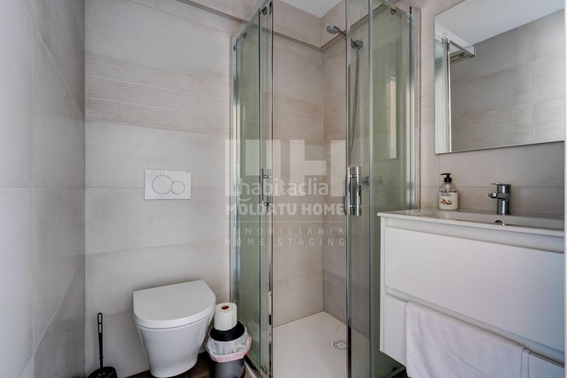 Foto d81527f6-f1a4-4e15-8996-fef1e11d9bf7. Edifici a Lezo