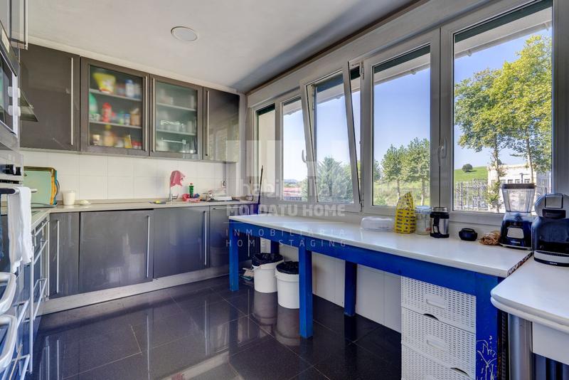 Foto ba558b55-2ff7-4be7-840e-2d78d8e2a2ae. Casa amb aparcament a Lezo