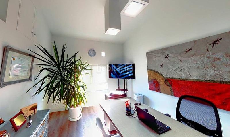 Foto 723ba401-18c4-4d36-9edd-4ccc88cb2c4d. Büro mit heizung parking in Hernani