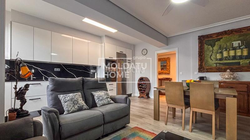 Foto e3b5f38f-6e28-4c83-a1b6-ce43493f364e. Etagenwohnung mit heizung in Andoain