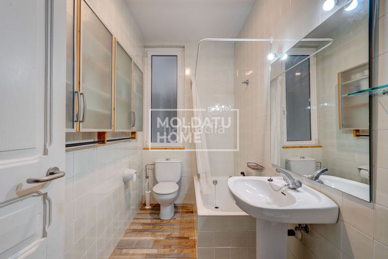 Foto 0f8fbbcc-566f-46fa-b5fe-89347838c40e. Apartament amb calefacció a Área Romántica Donostia - San Sebastián