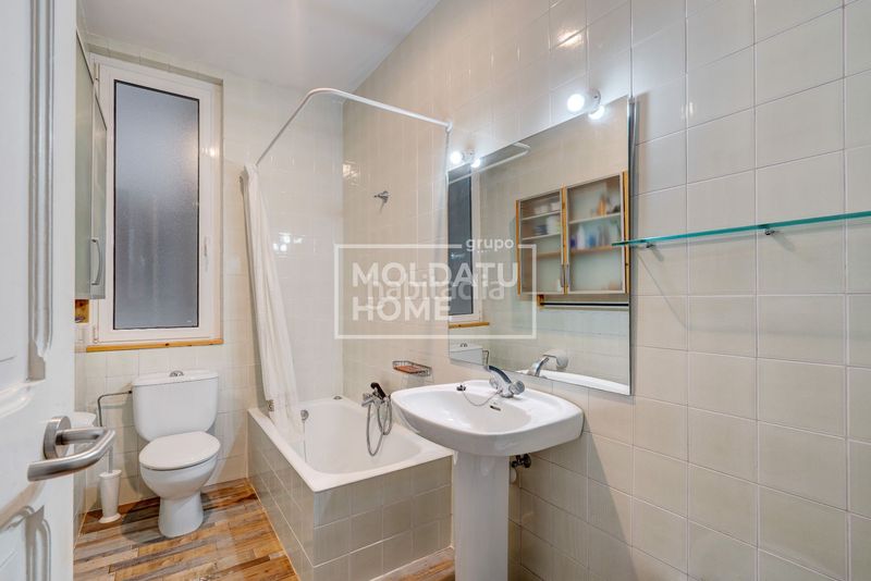Foto b5f31310-922c-40c0-810b-4e50bc2272c7. Apartament amb calefacció a Área Romántica Donostia - San Sebastián