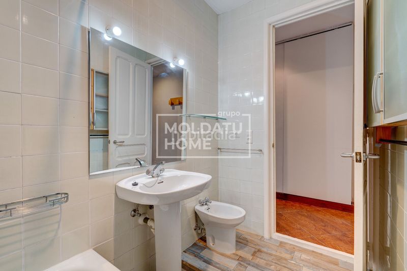 Foto f2ad71df-b27c-4f90-b3ec-f09f4fb77d2b. Apartament amb calefacció a Área Romántica Donostia - San Sebastián
