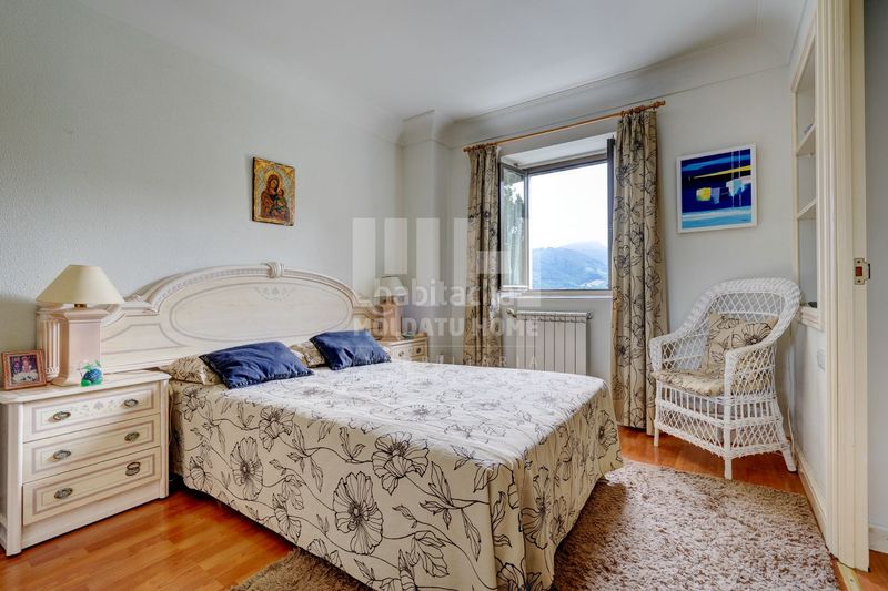 Foto 6d8ab929-06ee-4a80-a64d-58fb4337a9e2. Dúplex amb calefacció aparcament piscina a Centro - Mendibil - Santiago Irun