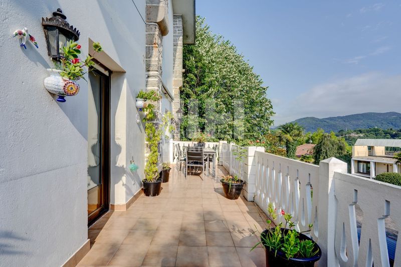 Foto 7b315a12-c2bf-4b8d-a91f-1a994e49e79b. Dúplex amb calefacció aparcament piscina a Centro - Mendibil - Santiago Irun