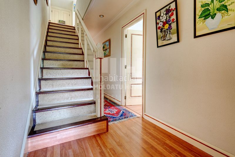 Foto f80a52c6-4d3b-41ab-ae43-43f8f55967c1. Dúplex amb calefacció aparcament piscina a Centro - Mendibil - Santiago Irun