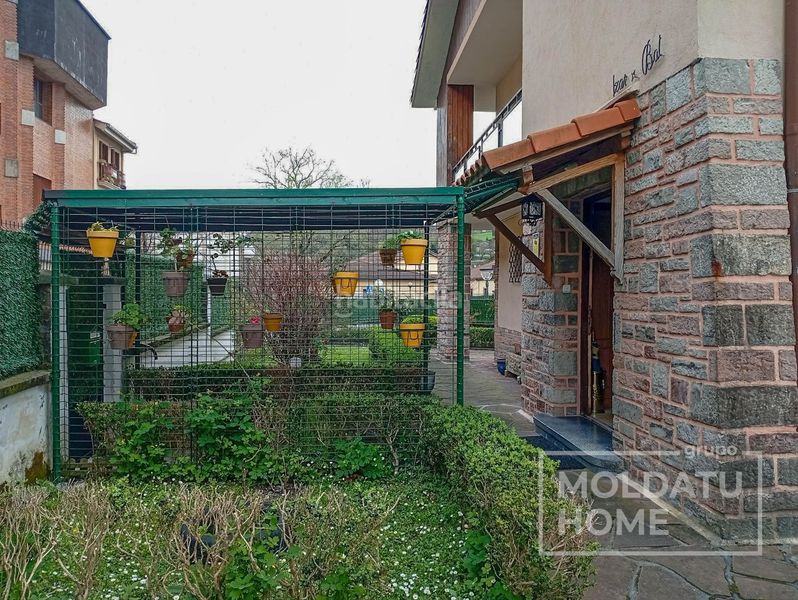 Foto 30df56cc-fdf0-4345-a4f6-c5e22703719a. Casa amb calefacció aparcament a Centro - Mendibil - Santiago Irun