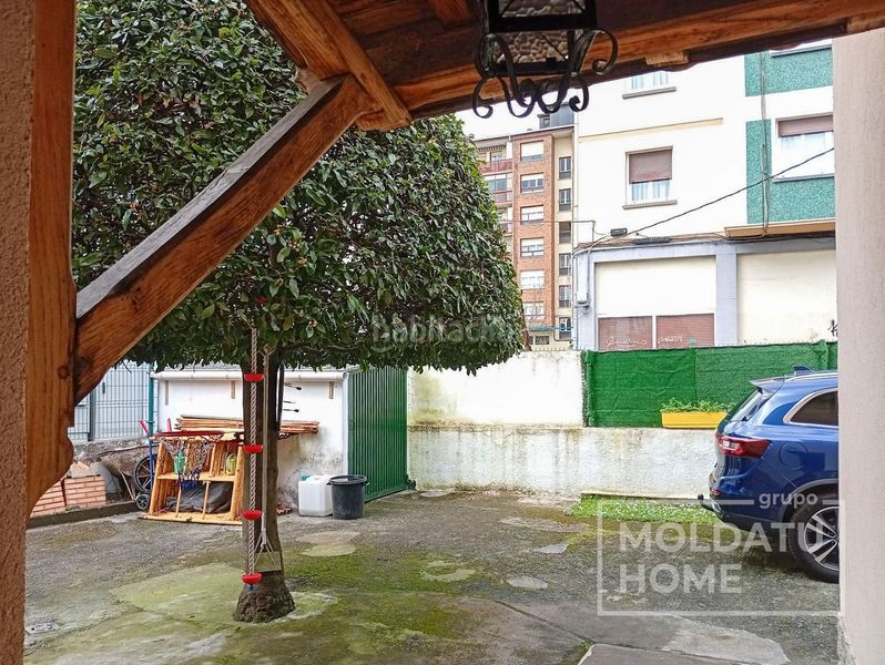 Foto b8a6d34c-2d2e-40e5-8d1e-fa806ddd00d7. Casa amb calefacció aparcament a Centro - Mendibil - Santiago Irun