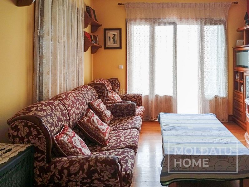 Foto ccc61775-6172-4c7f-9ff9-87f3479e53c7. Casa amb calefacció aparcament a Centro - Mendibil - Santiago Irun